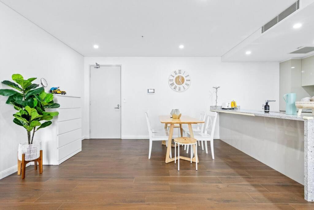 Four Bedroom Apartment With Facilities In Olympic Park Sydney Eksteriør billede