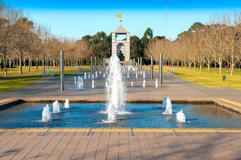 Four Bedroom Apartment With Facilities In Olympic Park Sydney Eksteriør billede