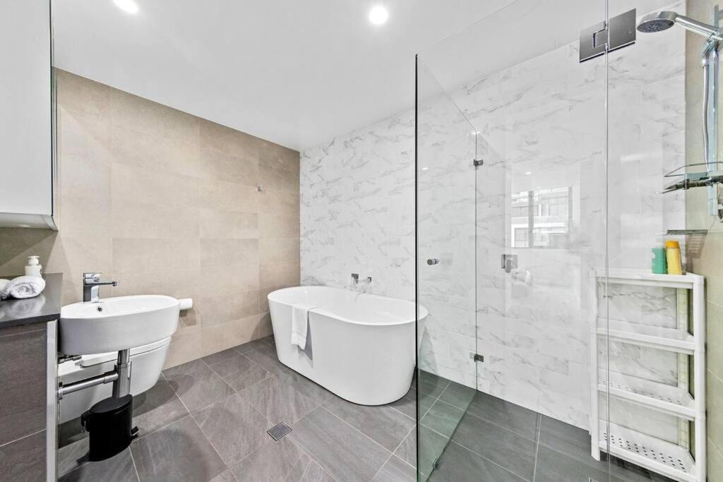 Four Bedroom Apartment With Facilities In Olympic Park Sydney Eksteriør billede