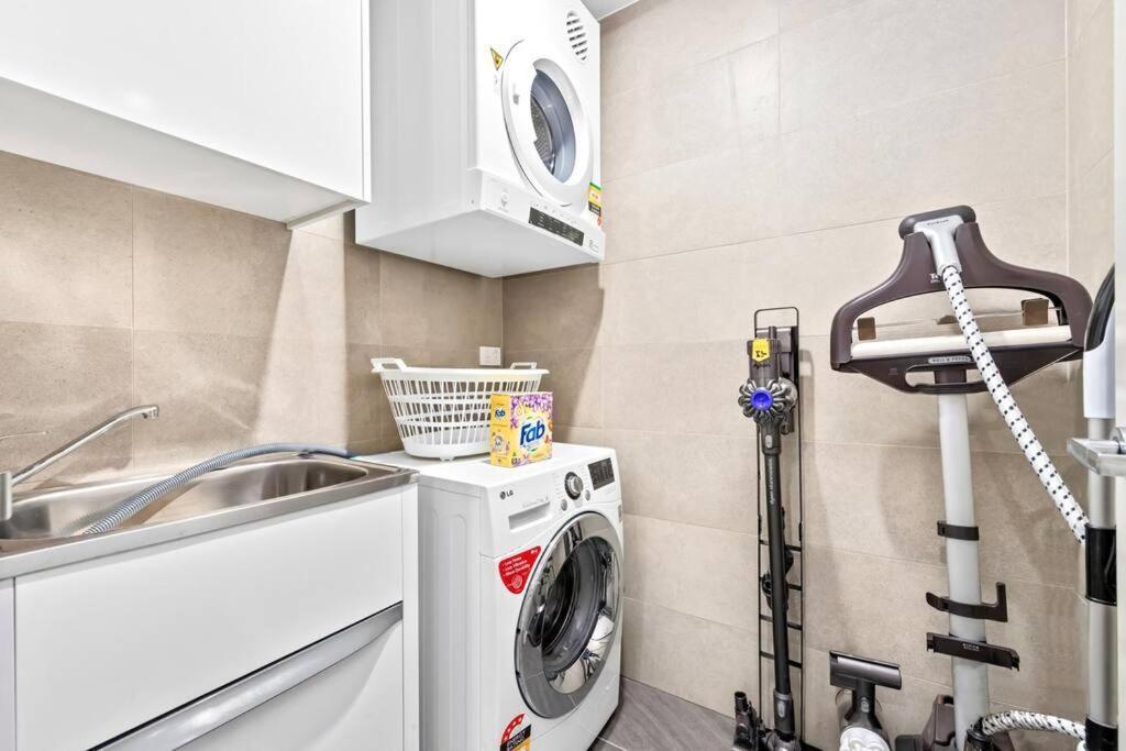 Four Bedroom Apartment With Facilities In Olympic Park Sydney Eksteriør billede